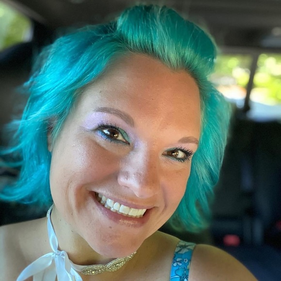 Meet your Posher, Leah - Picture 1 of 1